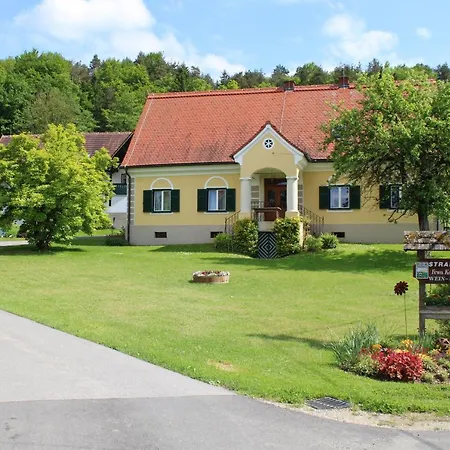 Winzerhof Strablegg 팜스테이 *